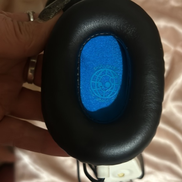 Skullcandy Agent Over-Ear Headphones (Like New) - Picture 9 of 11